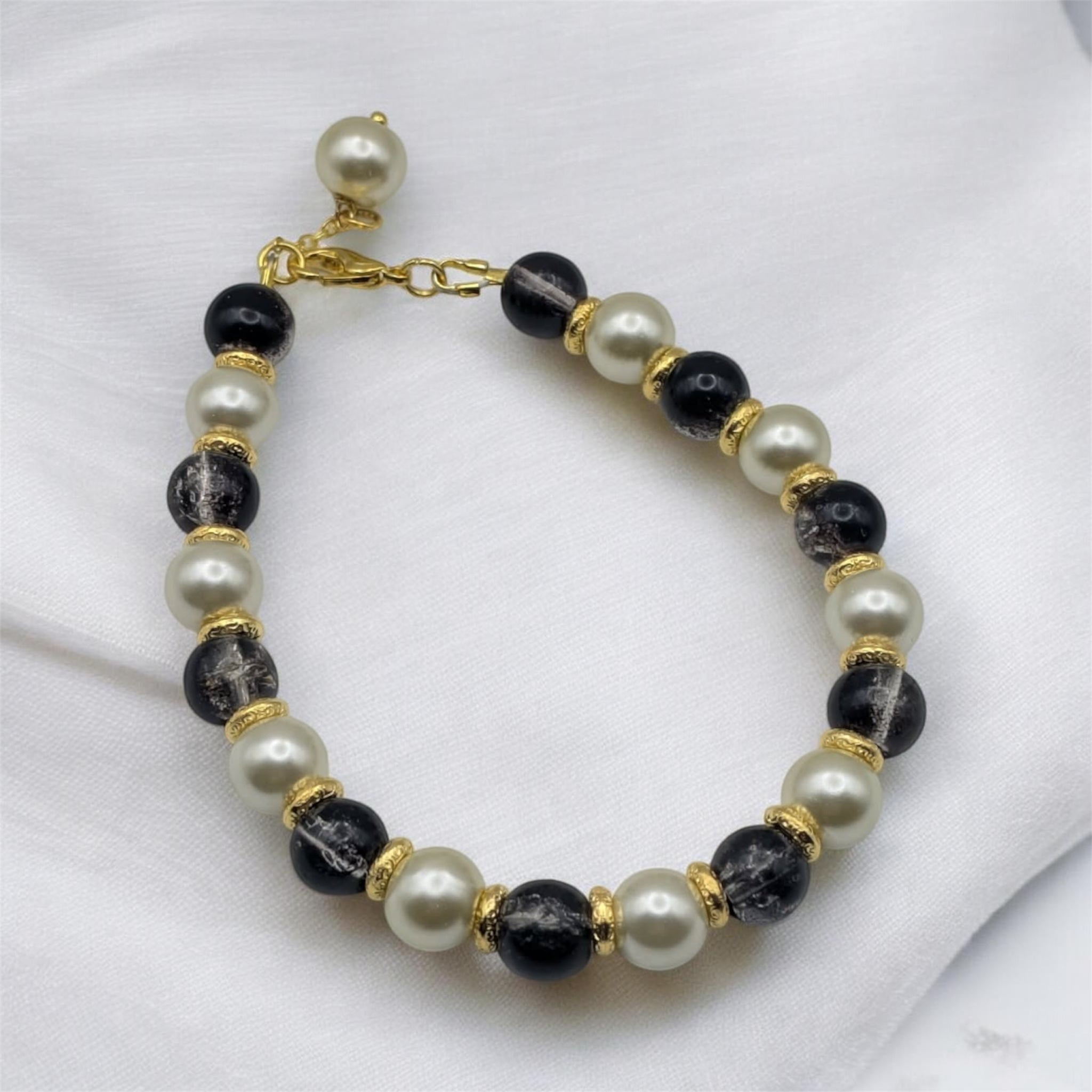 Monochrome Pearl Bracelet