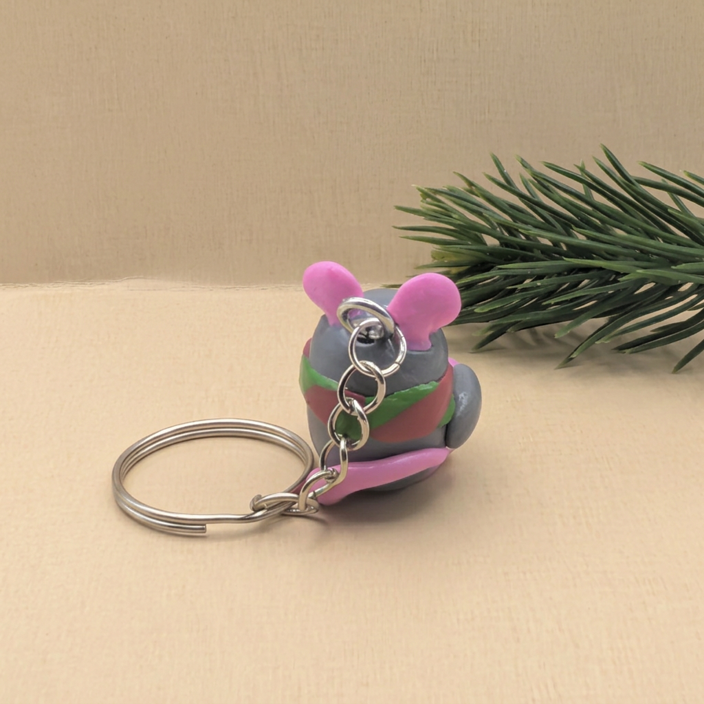 Christmas mouse keyring, cute festive accessory with colorful design and chain for keys or bags.